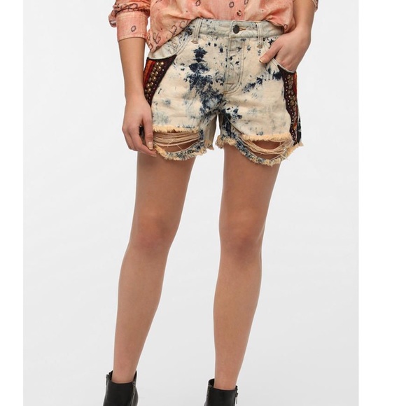 BDG Freda Embellished Mid-Rise Boho Cut-Offs - Picture 2 of 8